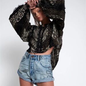 One Teaspoon Cropped Eternal Spirit Shirt Size:XS